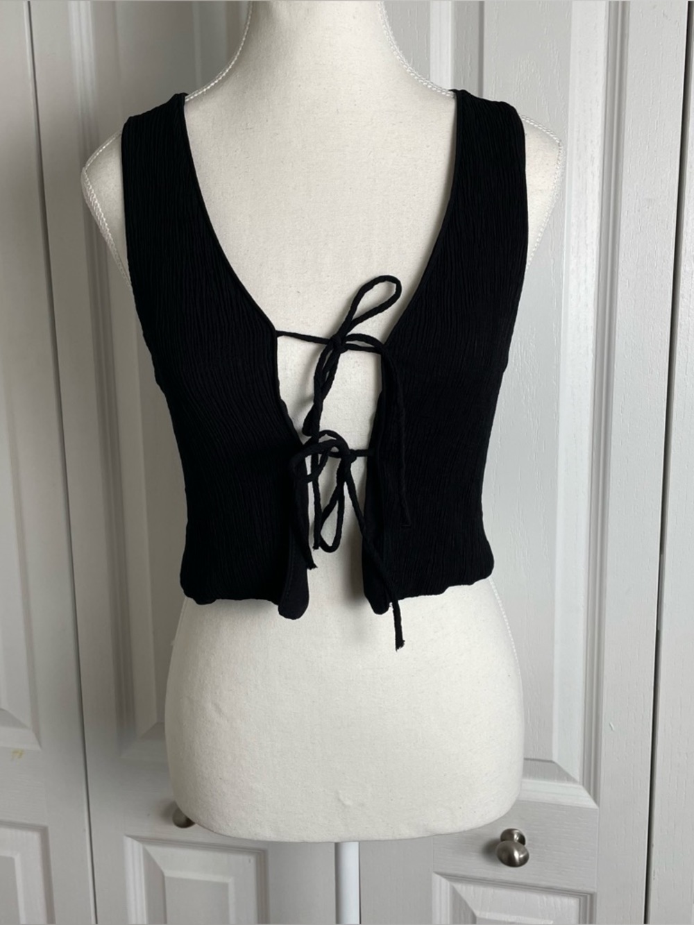 Zara Textured Tie Front Vest Top Women’s M Black Cropped Fitted Minimalist EUC - Picture 5 of 16